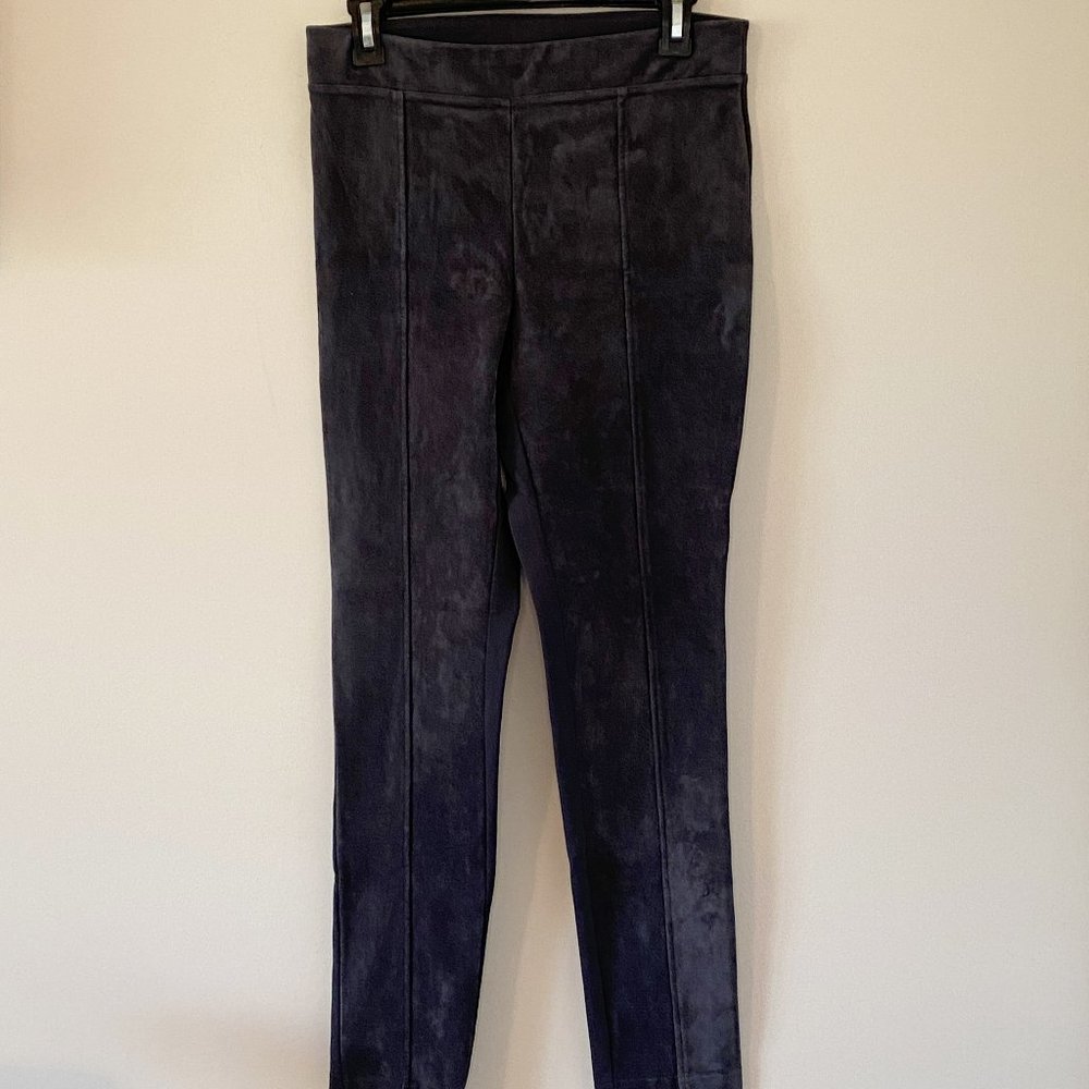 FINAL CHANCE! CLOSET CLOSING! - Picture 3 of 10